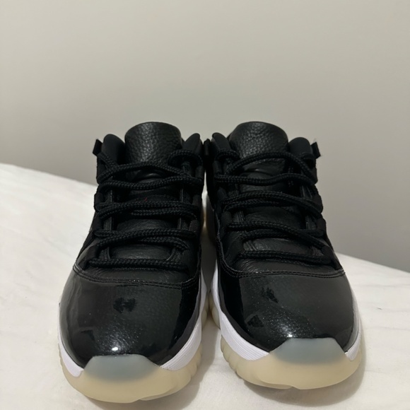 Jordan 11 Retro Low - Picture 2 of 4